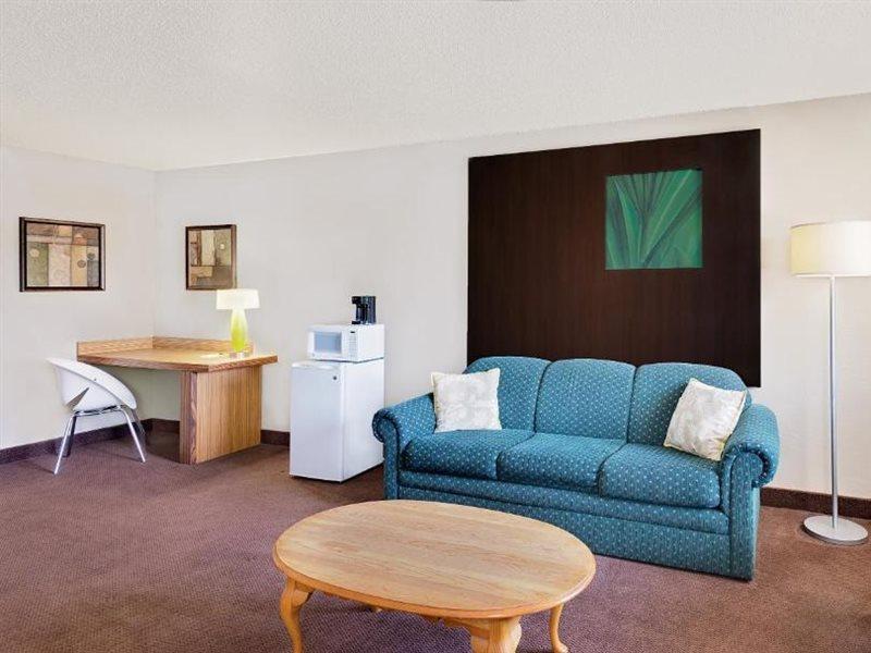 Мотель Super 8 By Wyndham Newburgh/West Point Stewart Intl Airport Экстерьер фото